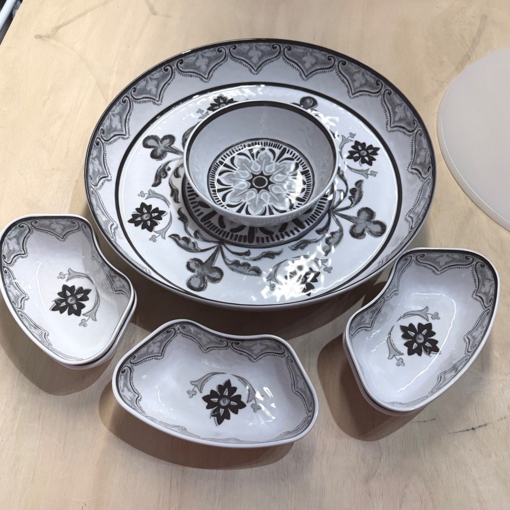 7 Piece Melamine Lazy Susan Divided Serving Dishes Set with Lid Floral Mandala - Picture 7 of 11
